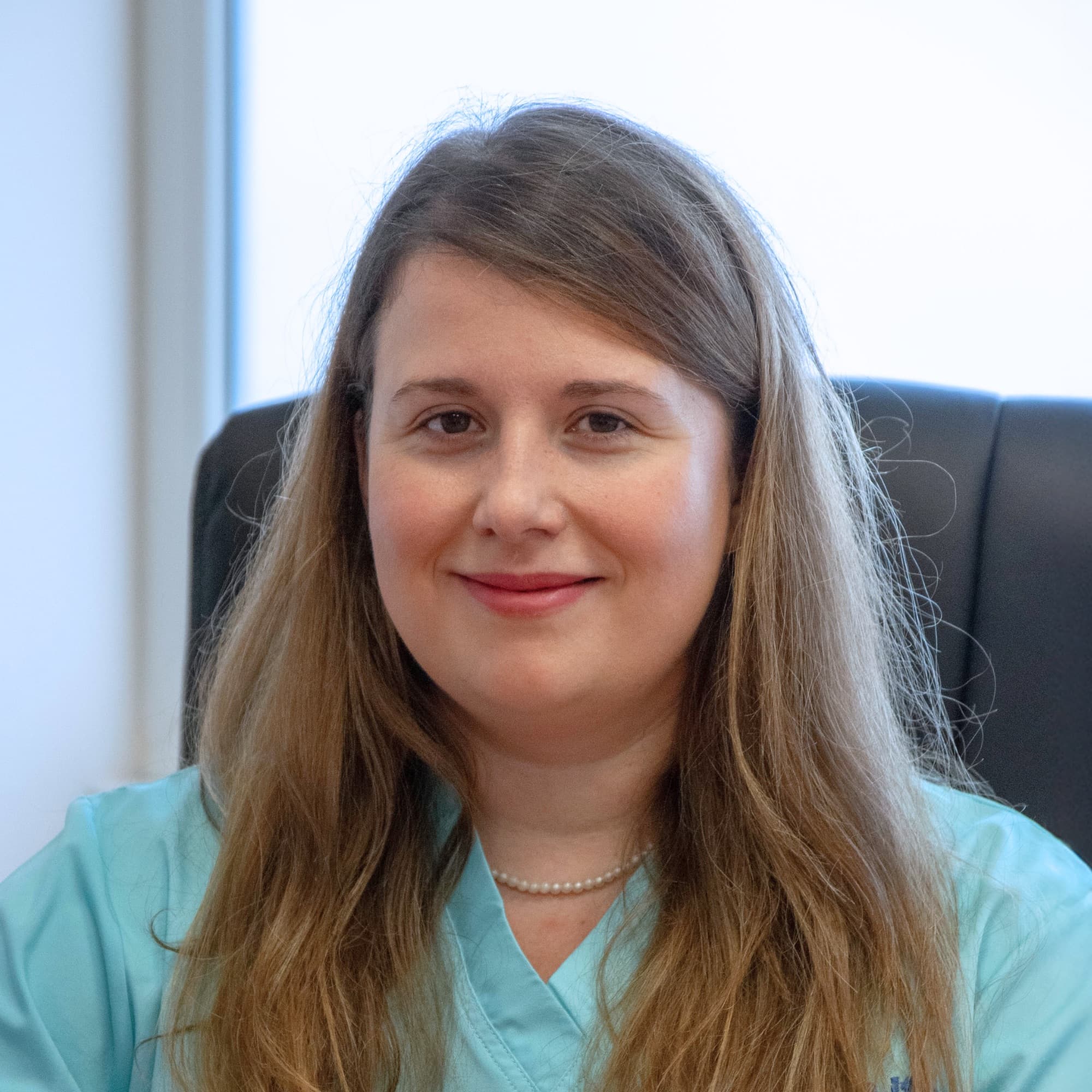 Dr. Buxbaum-Blényesi Eszter