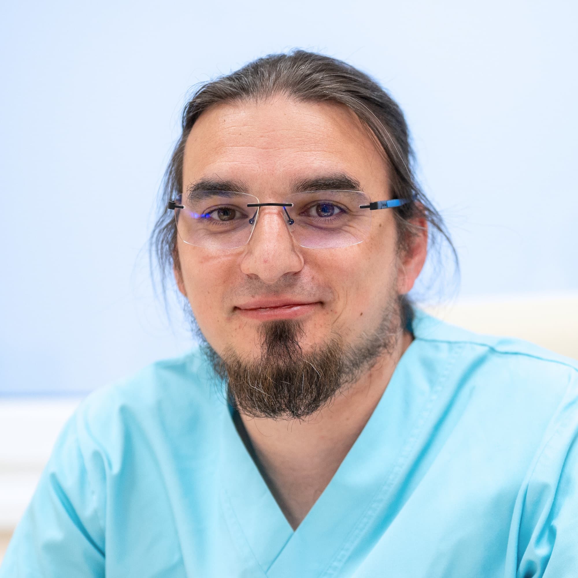 Dr. Kor Áron