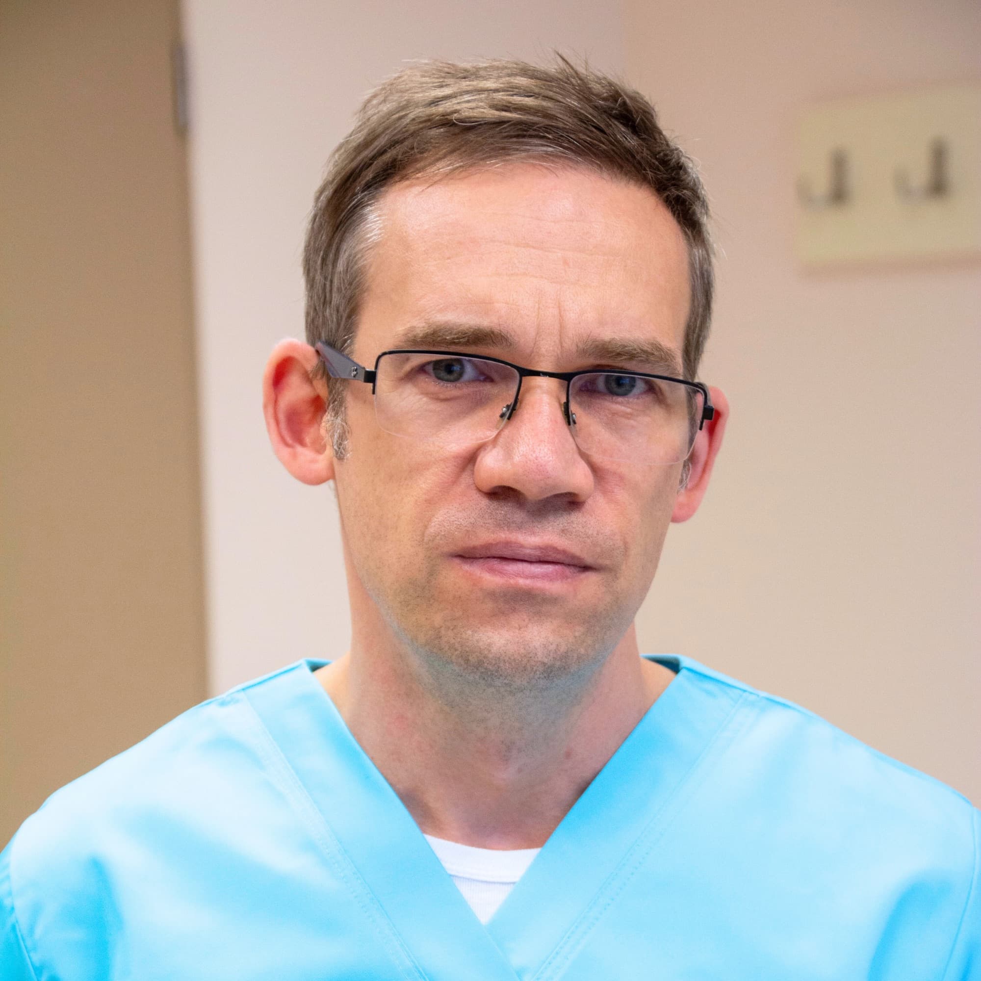 Dr. Péter Oszkár